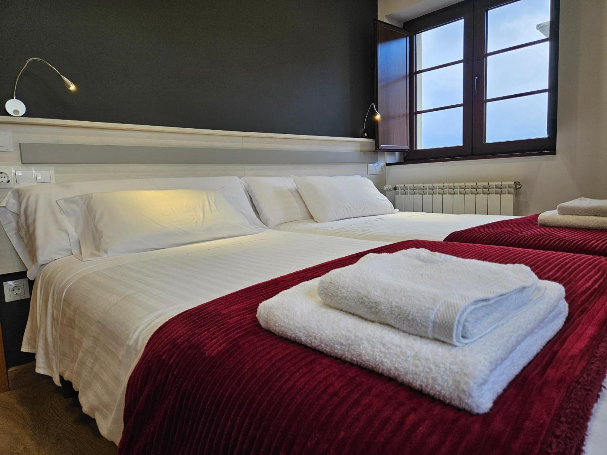 Apartamentos Rurales Lola Penarronda Castropol Exteriör bild