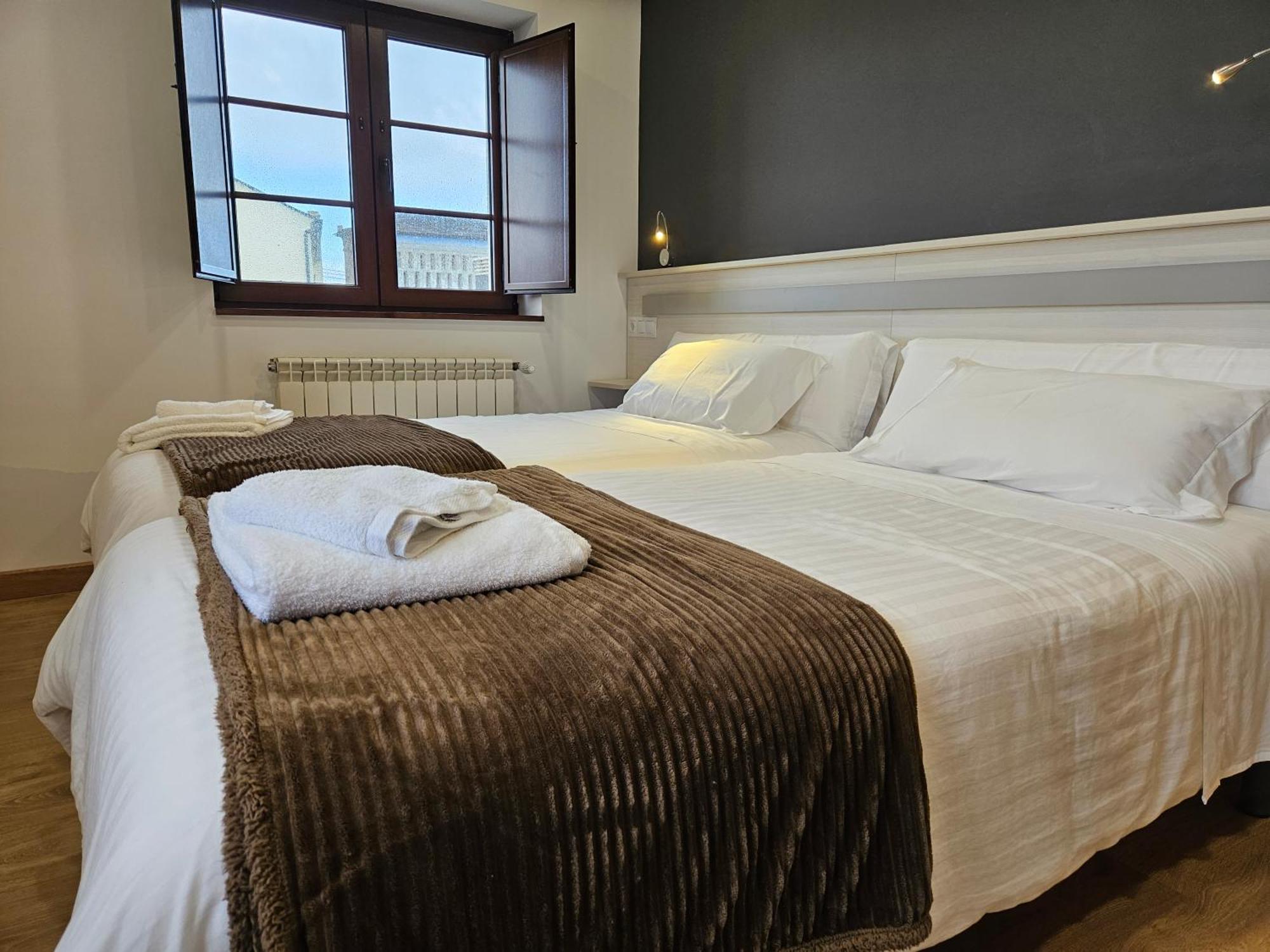 Apartamentos Rurales Lola Penarronda Castropol Exteriör bild